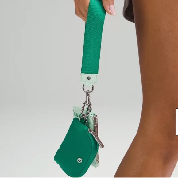 NWT Lululemon Athletica Dual Pouch Wristlet in Emerald Ice/Mint Moment - Picture 3 of 9